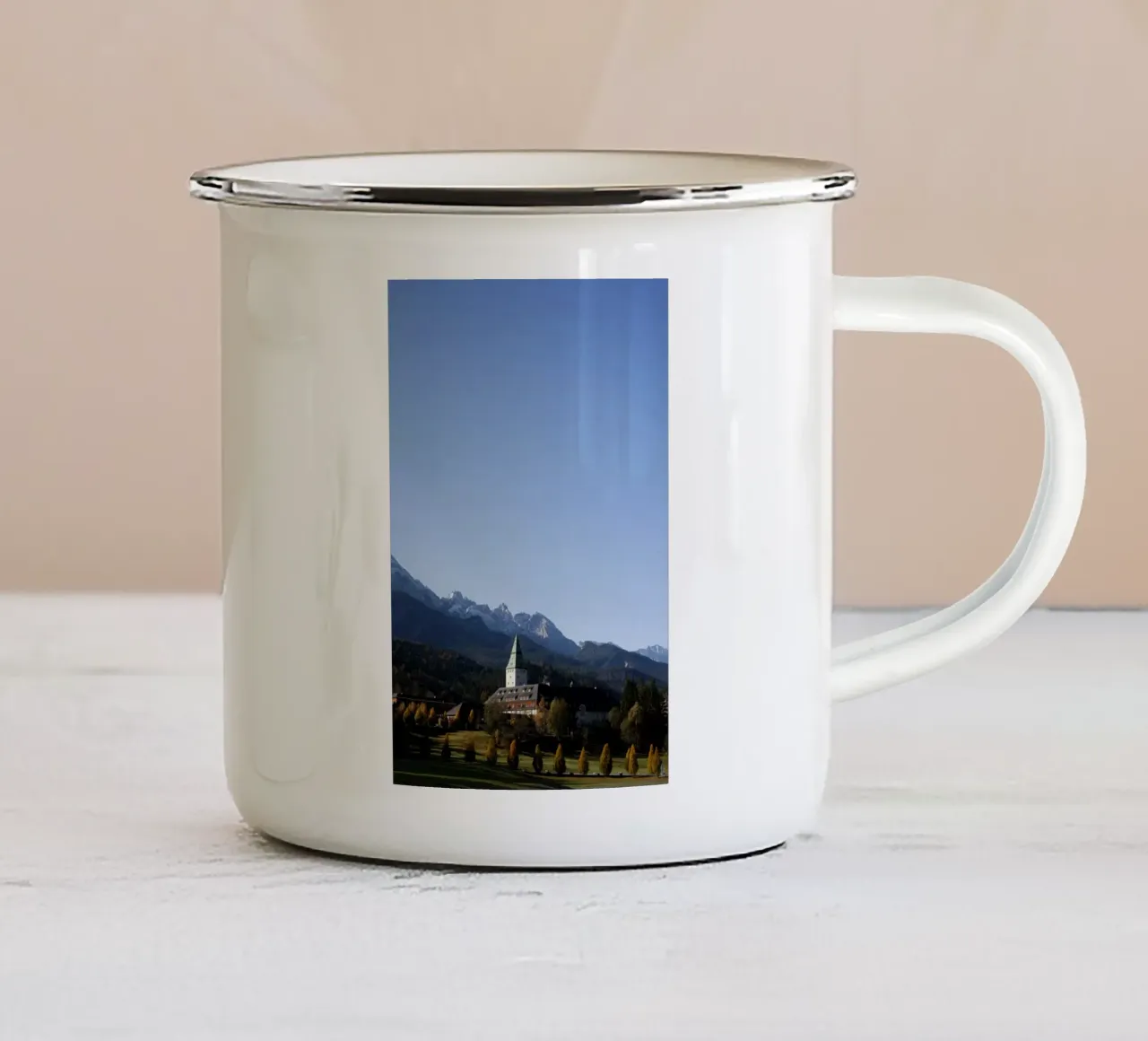 Castello di elmau, Alpi tazza in smalto da Simon Koy