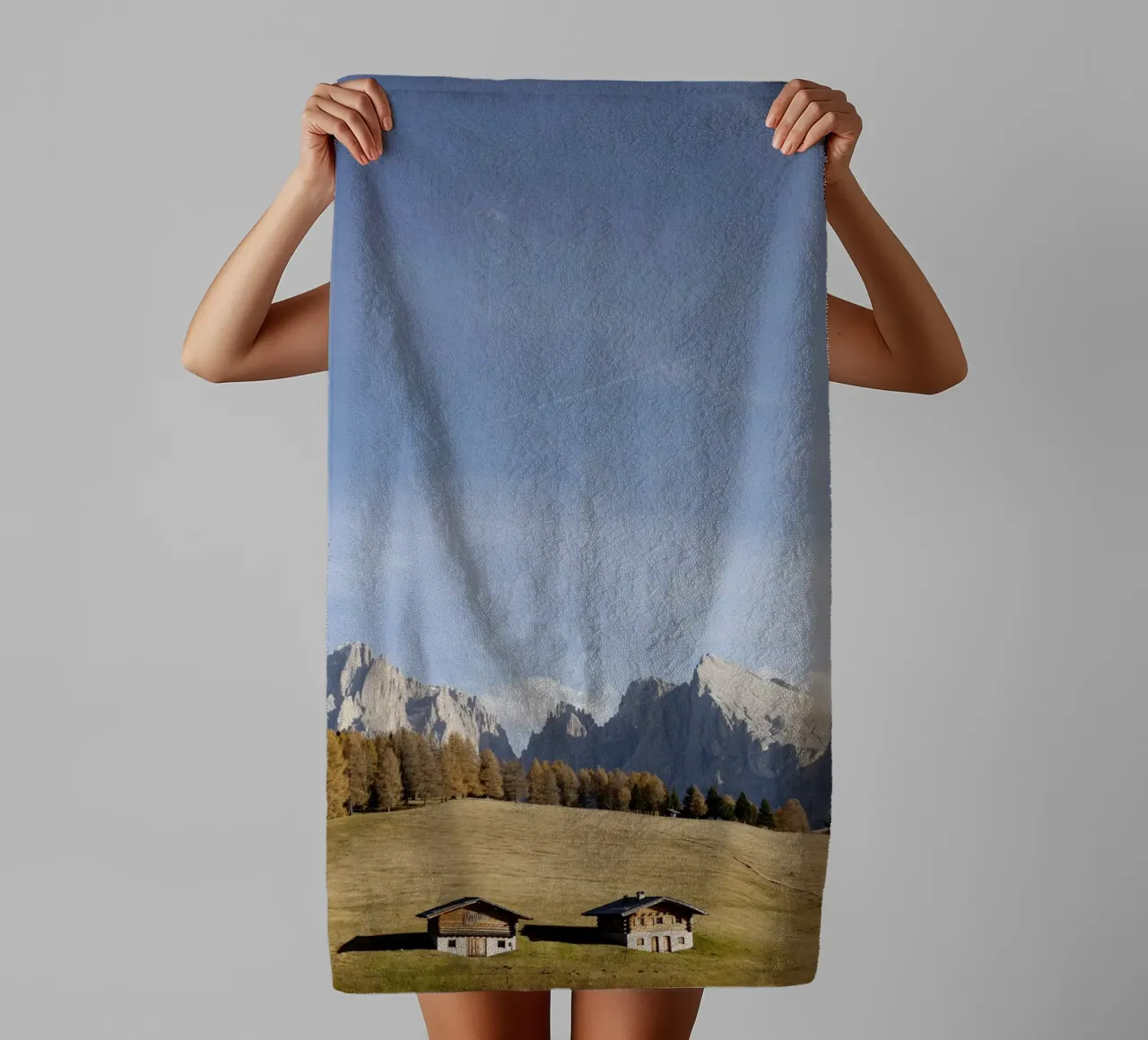 Alpe di Siusi Alto Adige asciugamano da bagno da Simon Koy