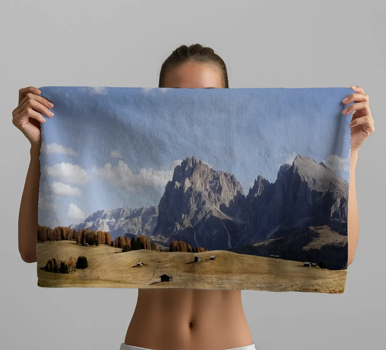 L'Alpe di Siusi nel tardo autunno in Alto Adige asciugamano da bagno da Simon Koy