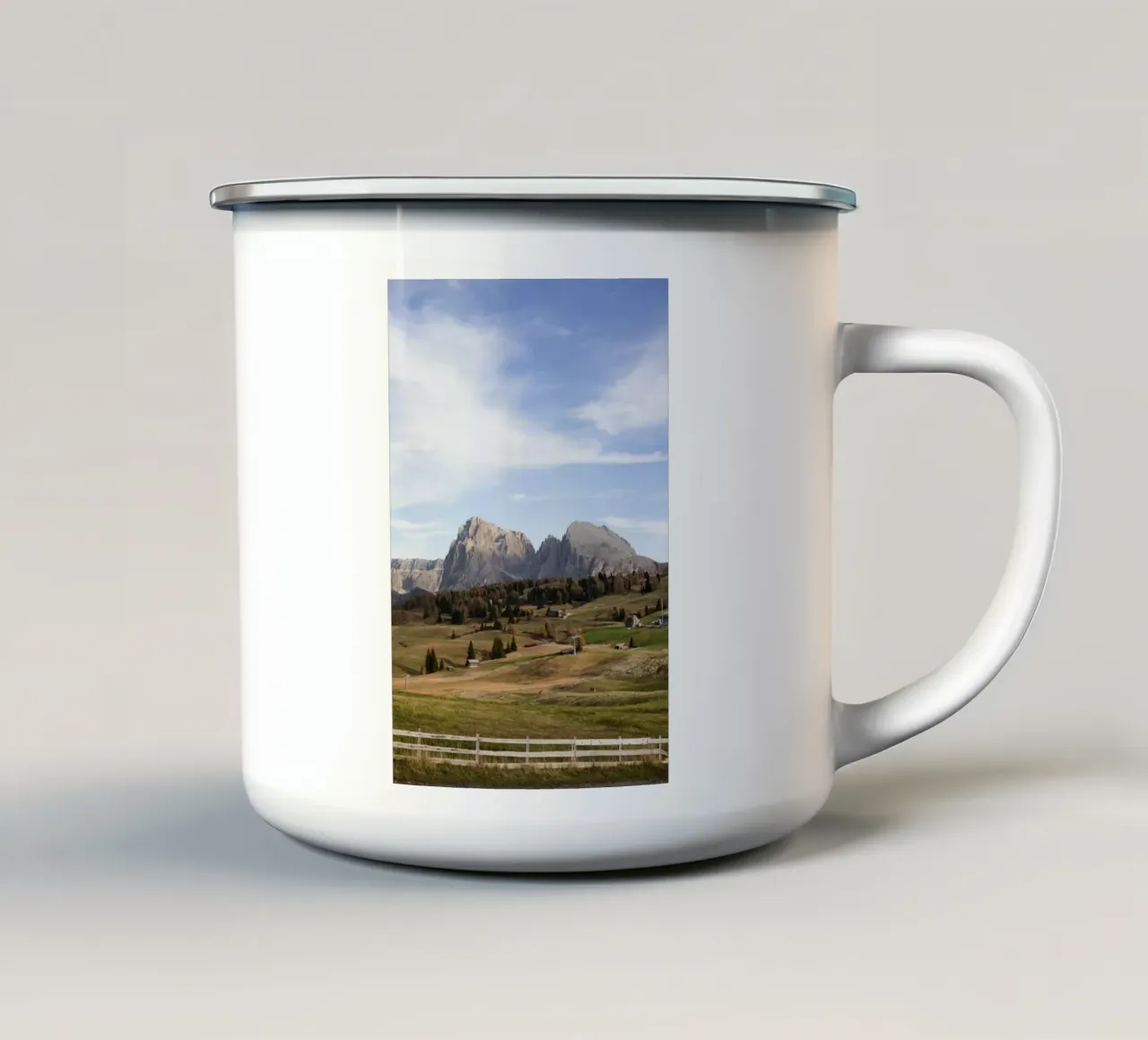 Alpe di Siusi, Zuid-Tirol (Italië) emaille mok van Simon Koy