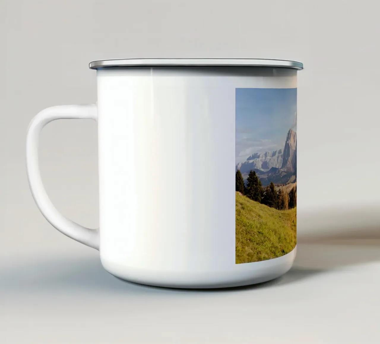 Alpe di Siusi, Zuid-Tirol (Italië) emaille mok van Simon Koy