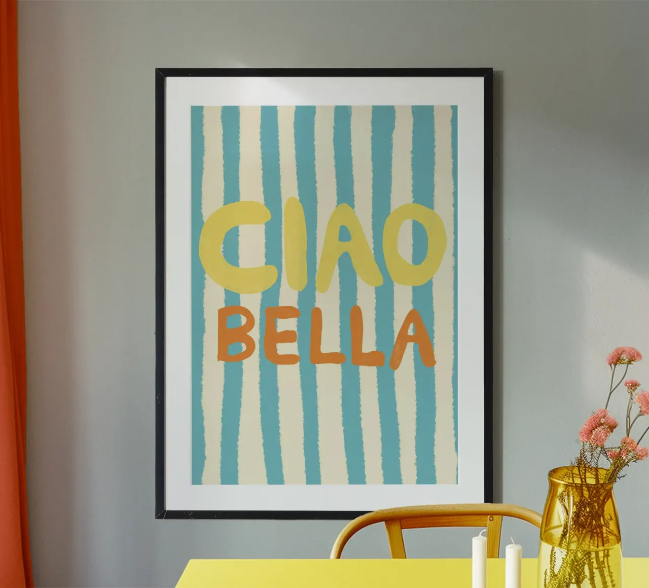 Ciao Bella Hellblau poster con telaio in alluminio da Studio Dolci