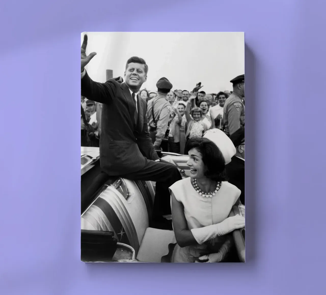 Les Kennedy font un signe de la main depuis une décapotable (1960) carnet de notes de vintgeseyn