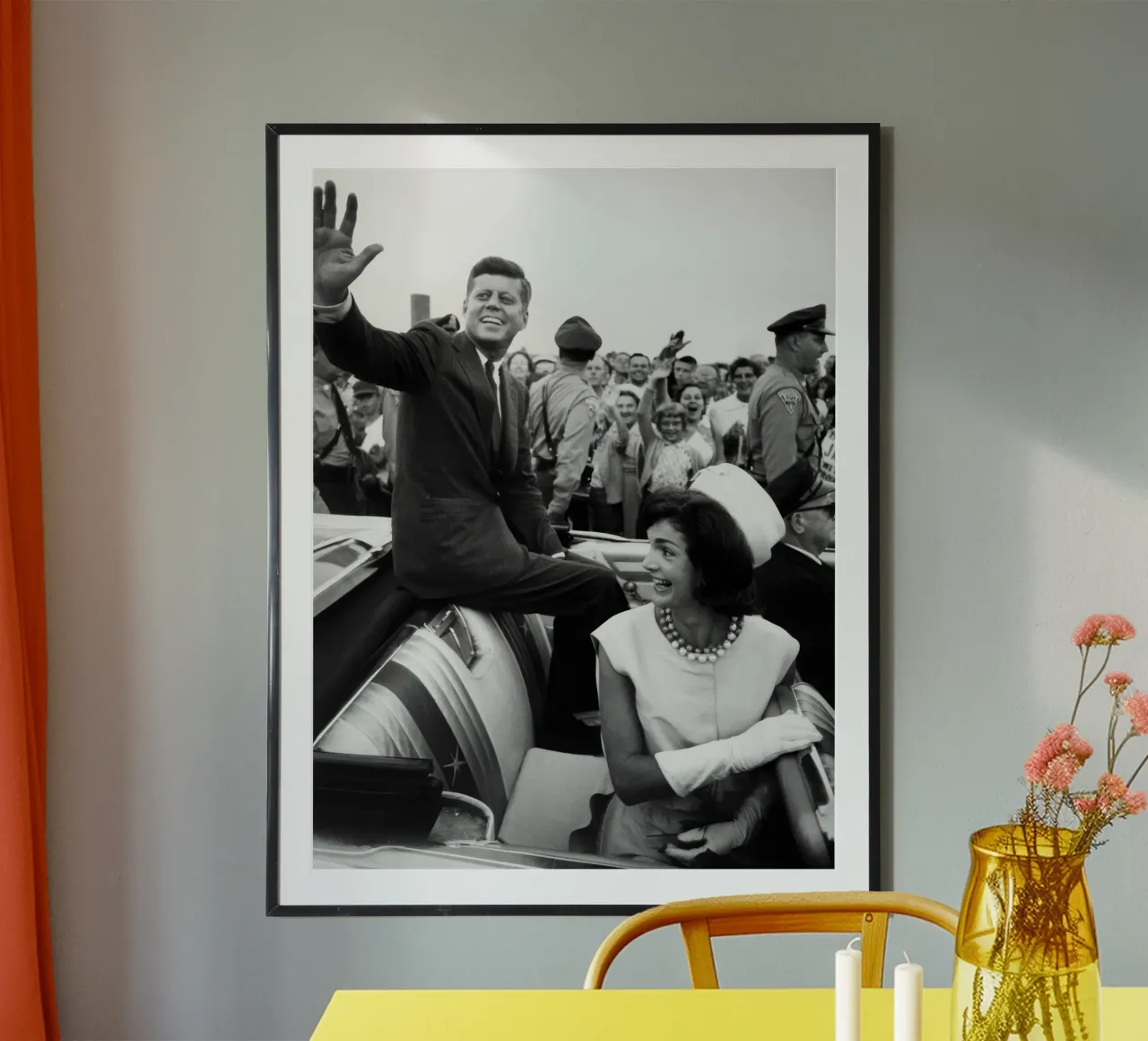 Les Kennedy font un signe de la main depuis une décapotable (1960) hahnemühle de vintgeseyn