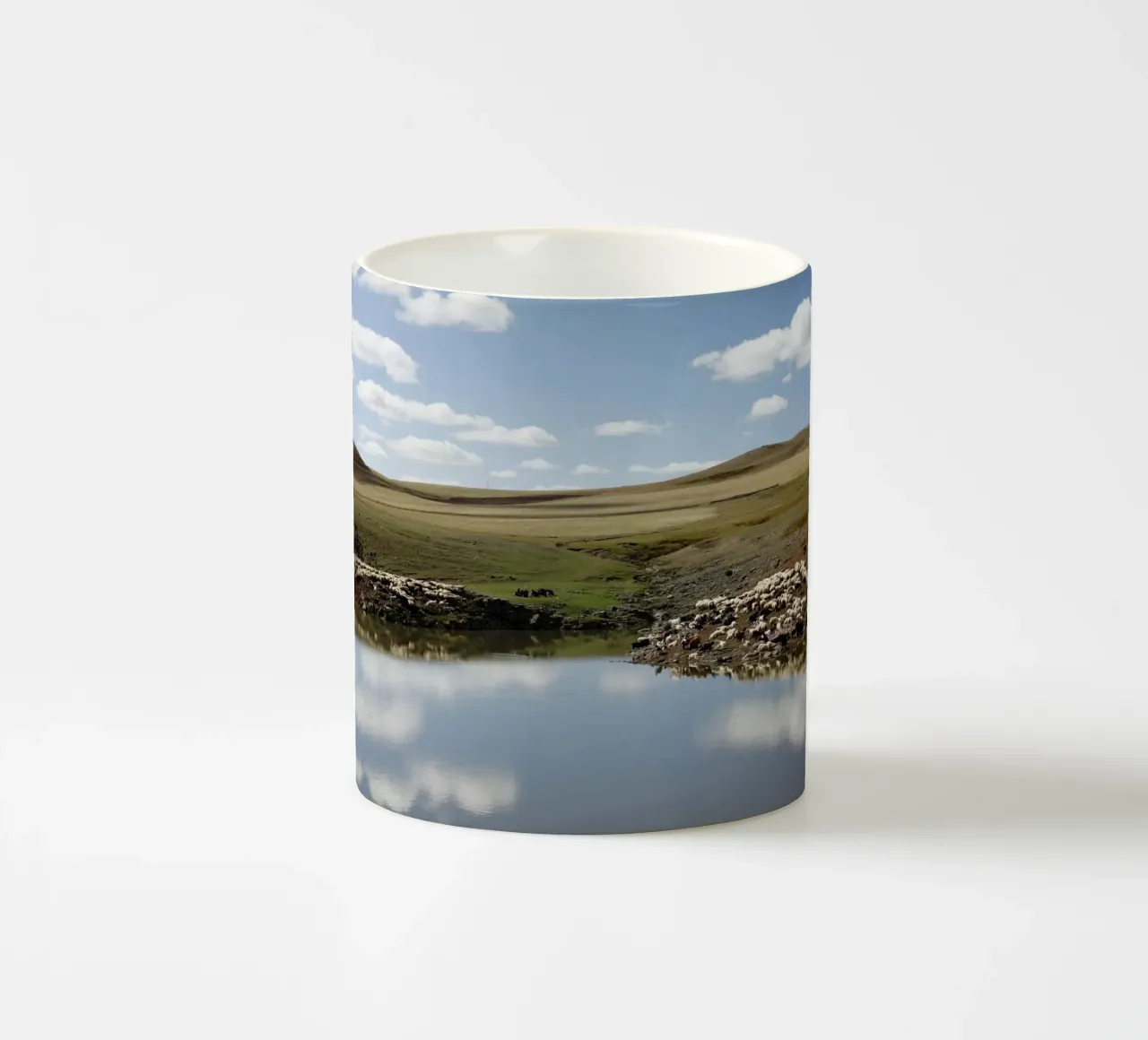 Gregge di pecore in Armenia tazza in ceramica da Simon Koy