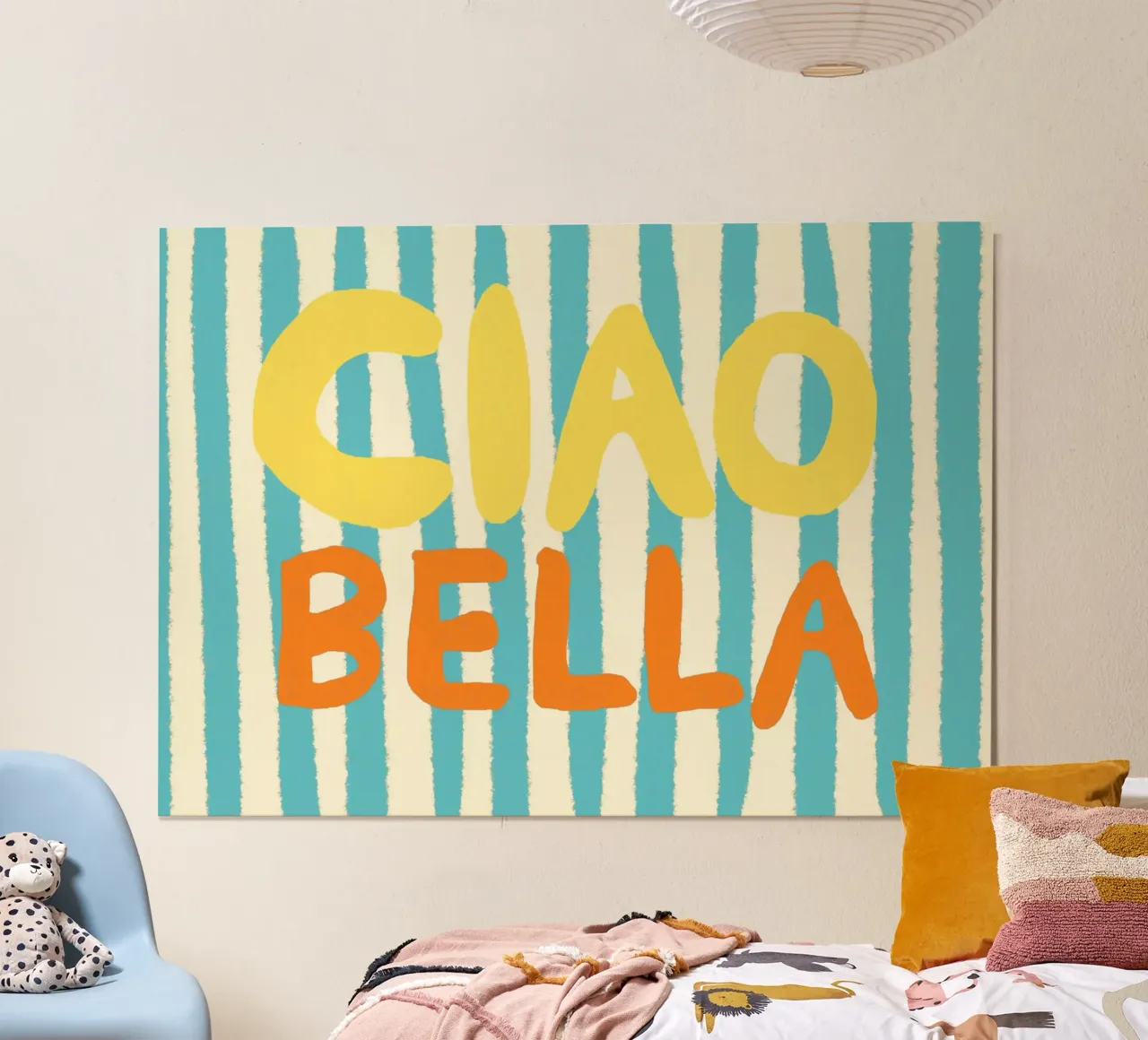 Ciao Bella Hellblau II Poster mit Holzrahmen von Studio Dolci