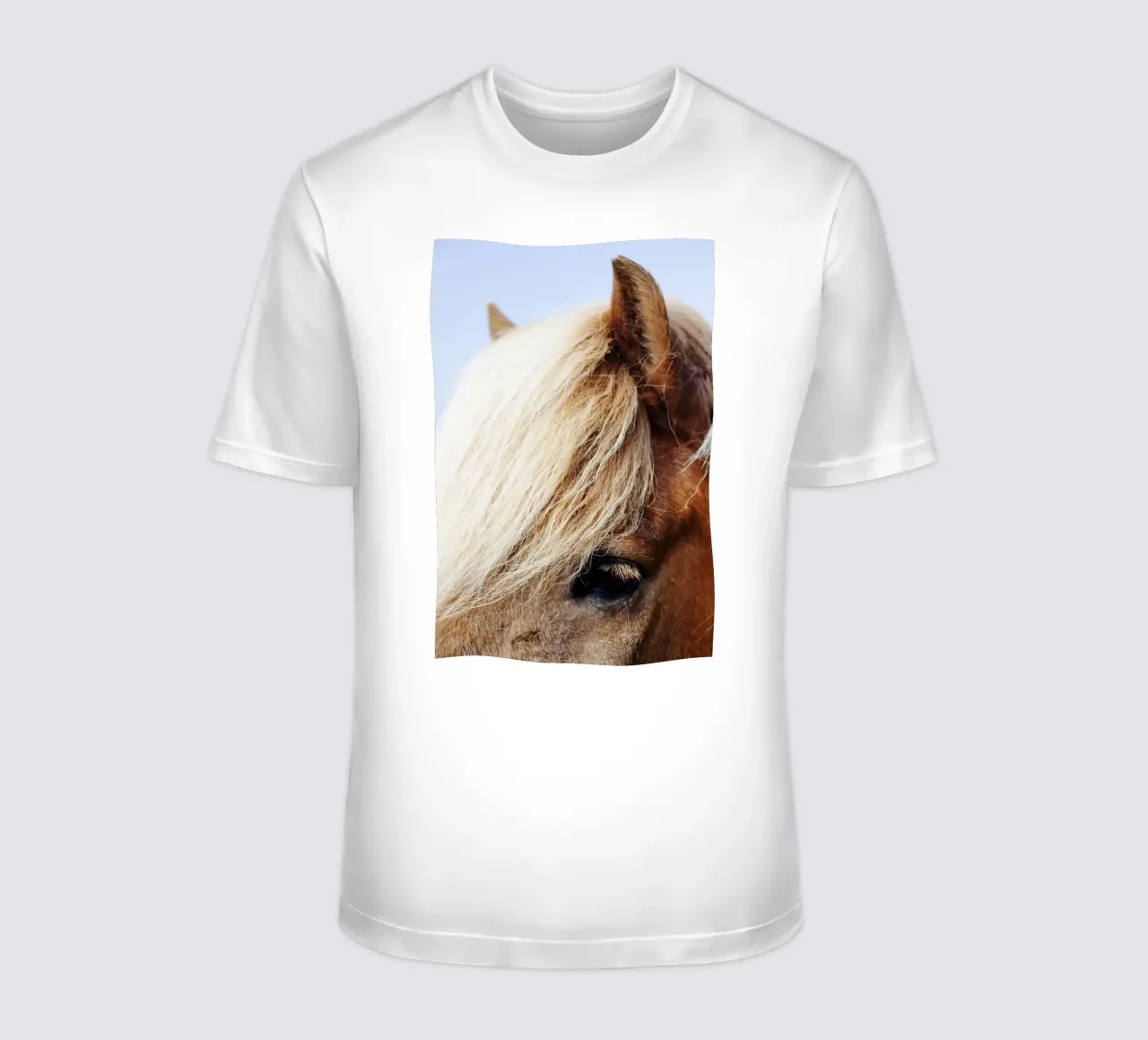 Pferd in Islanda t-shirt da Simon Koy