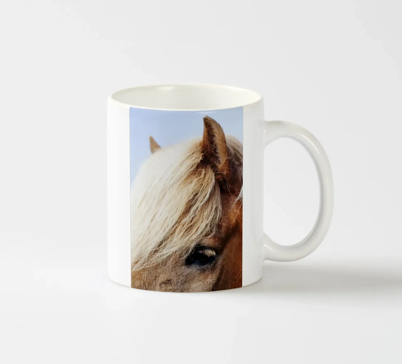 Pferd in Islanda tazza in ceramica da Simon Koy