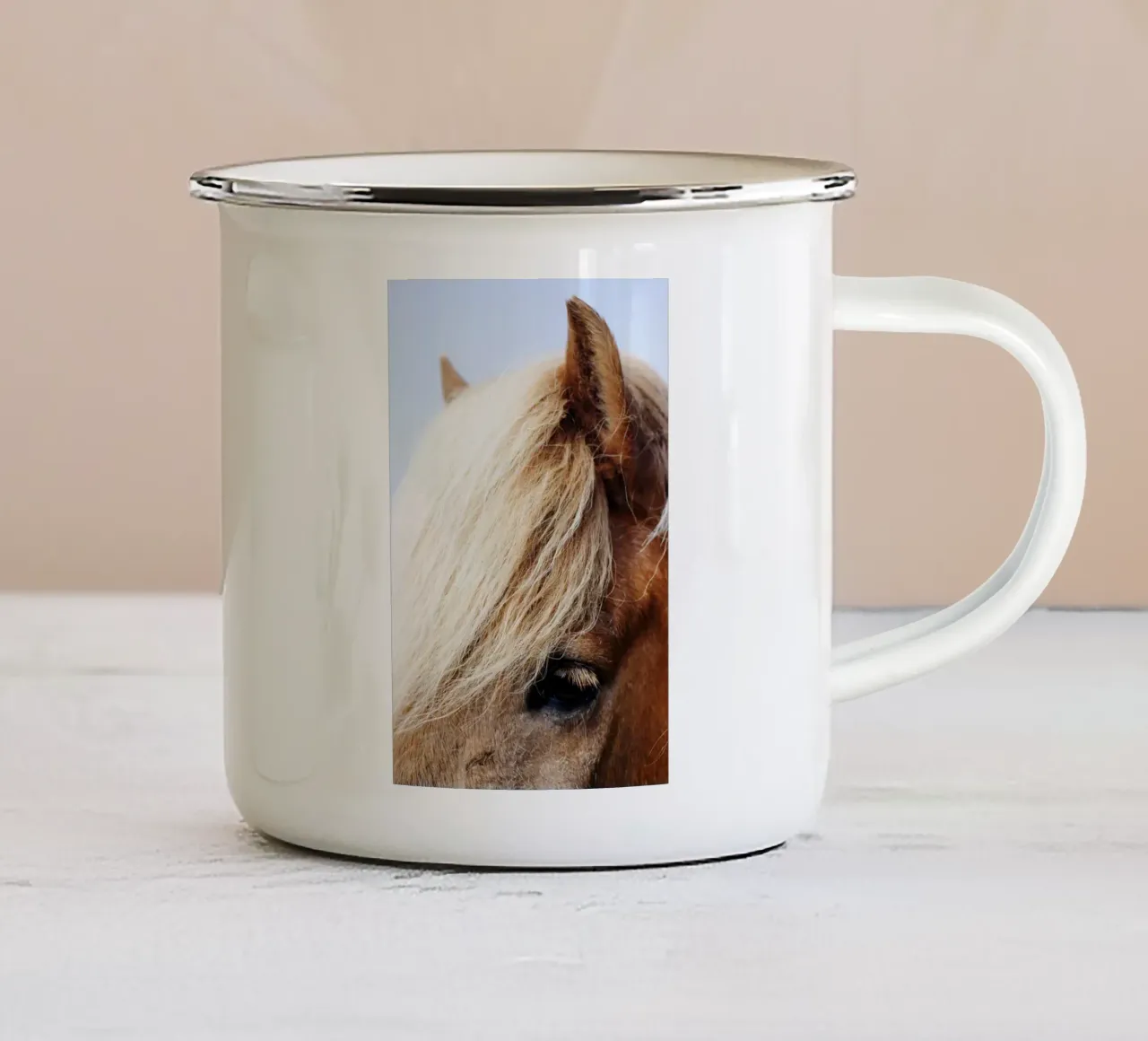 Pferd in Islanda tazza in smalto da Simon Koy