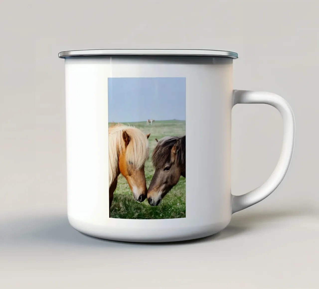 Amore per i cavalli in Islanda tazza in smalto da Simon Koy