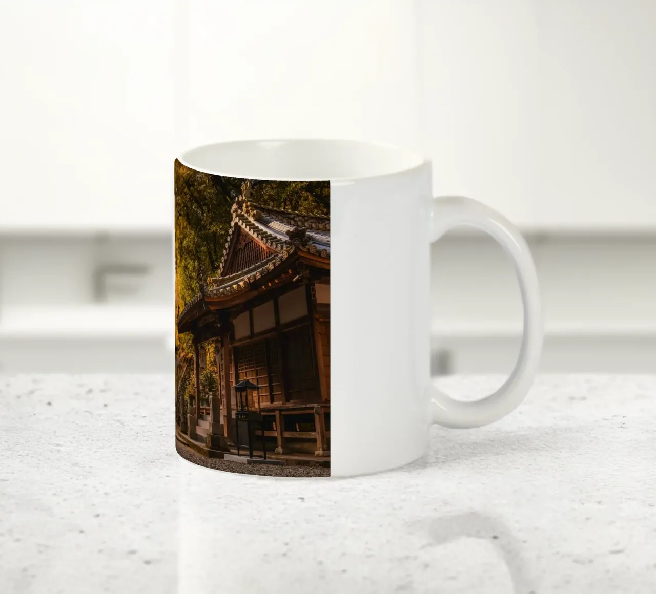 Tempio della foresta a Shikoku, Giappone tazza in ceramica da Marcel Bisig