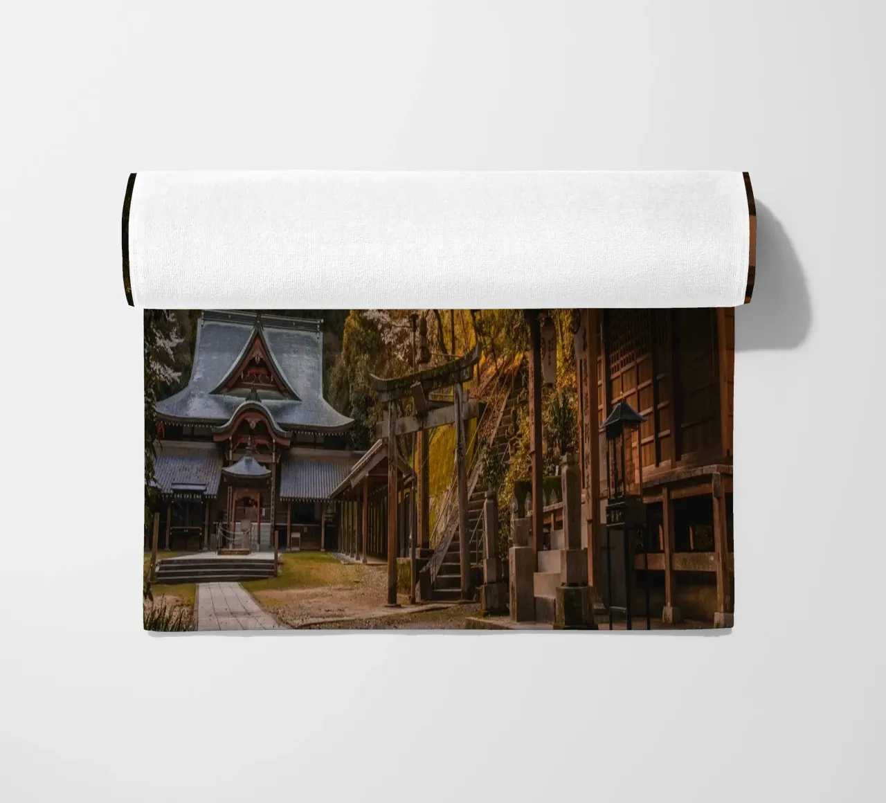 Tempio della foresta a Shikoku, Giappone telo mare da Marcel Bisig