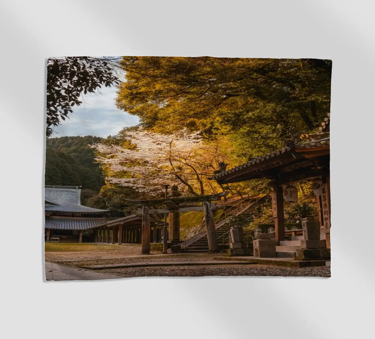 Tempio della foresta a Shikoku, Giappone telo mare da Marcel Bisig