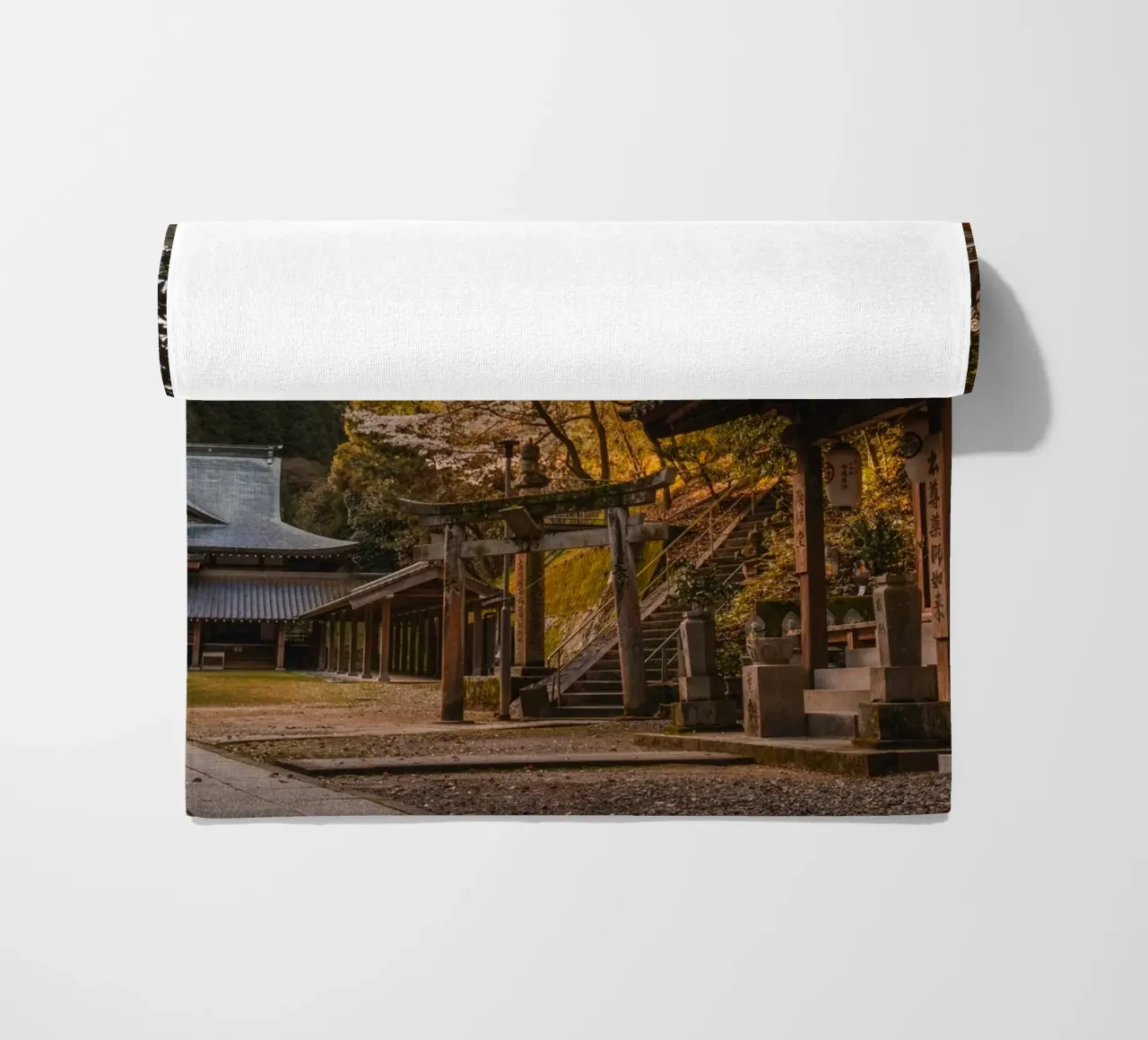 Tempio della foresta a Shikoku, Giappone telo mare da Marcel Bisig