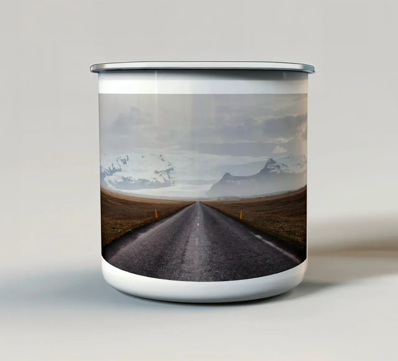 Strada per il ghiacciaio in Islanda tazza in smalto da Simon Koy