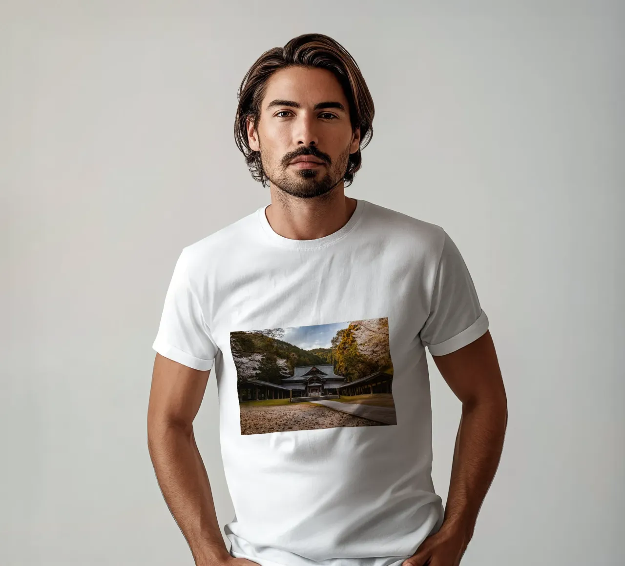 Tempio della foresta giapponese t-shirt da Marcel Bisig