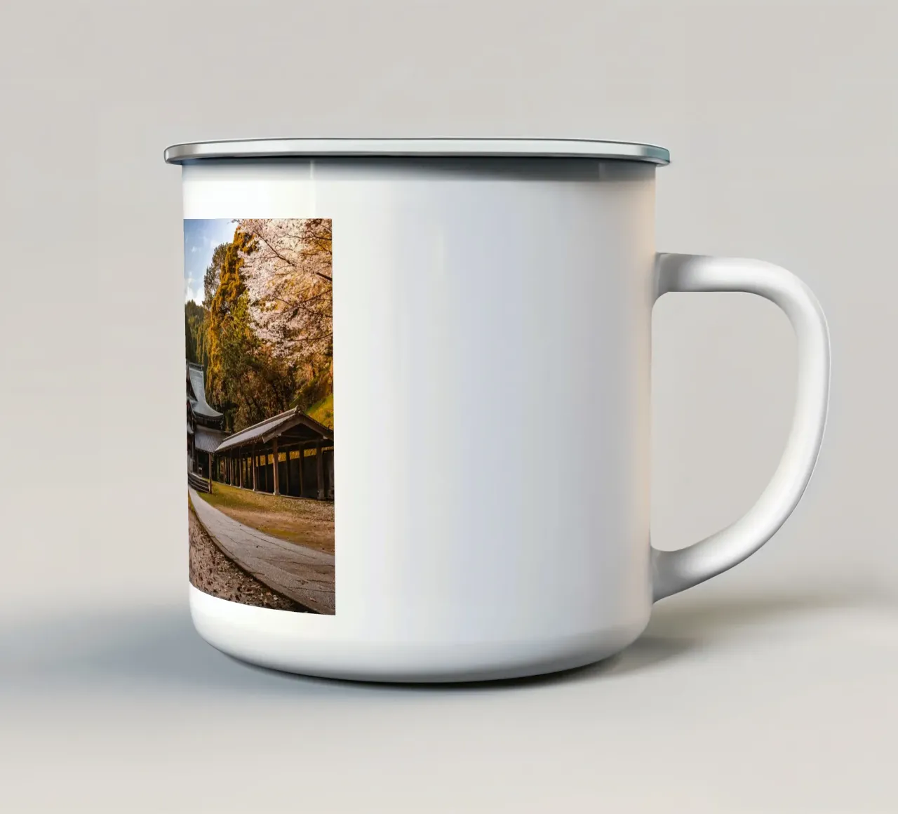 Tempio della foresta giapponese tazza in smalto da Marcel Bisig