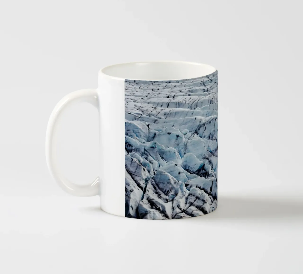 Dettaglio del ghiacciaio in Islanda tazza in ceramica da Simon Koy