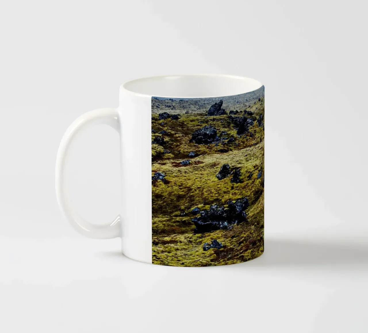 Paesaggio vulcanico Islanda tazza in ceramica da Simon Koy