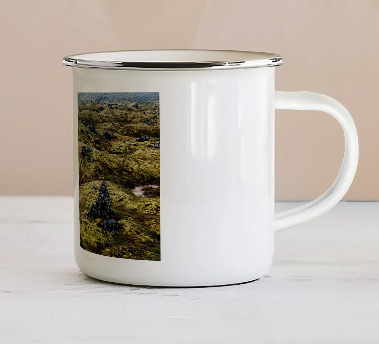 Paesaggio vulcanico Islanda tazza in smalto da Simon Koy
