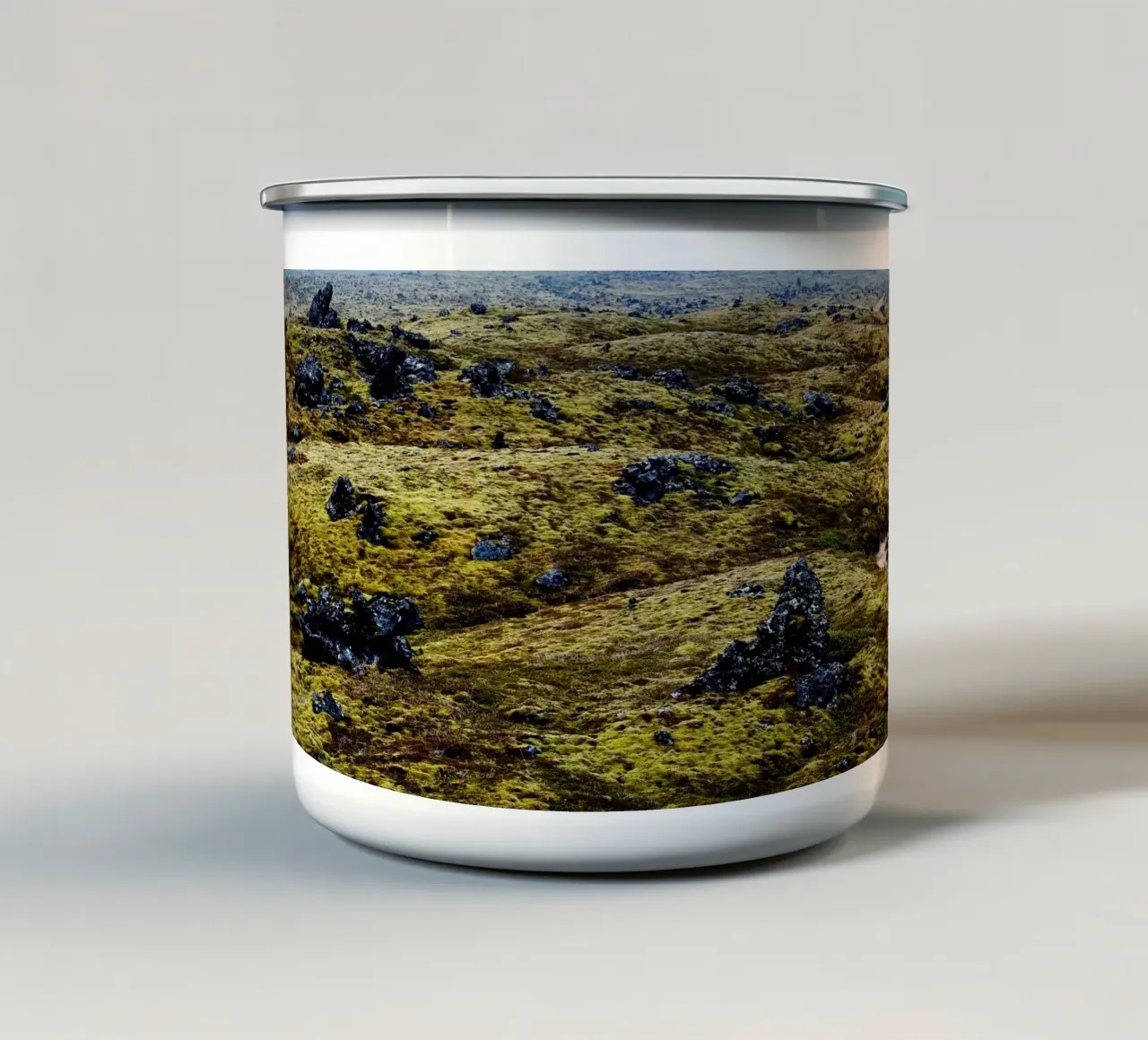 Paesaggio vulcanico Islanda tazza in smalto da Simon Koy