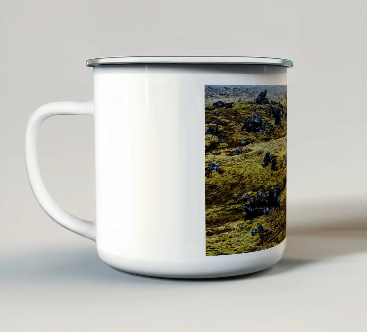 Paesaggio vulcanico Islanda tazza in smalto da Simon Koy