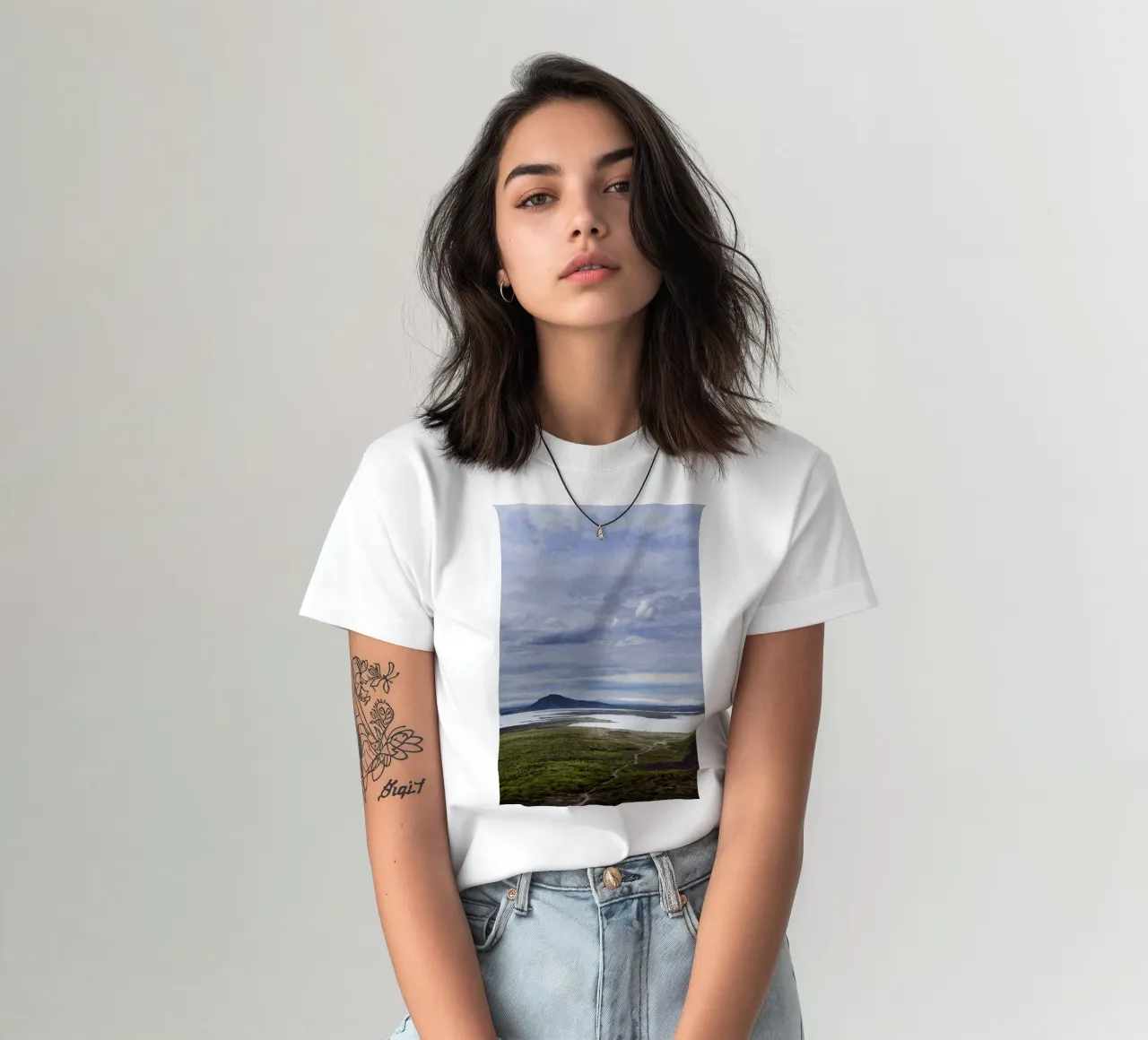 Strada in Islanda t-shirt da Simon Koy
