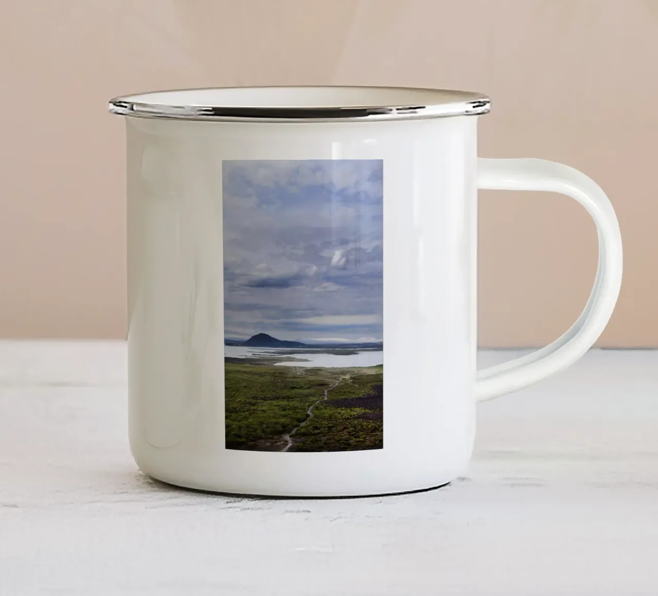 Strada in Islanda tazza in smalto da Simon Koy