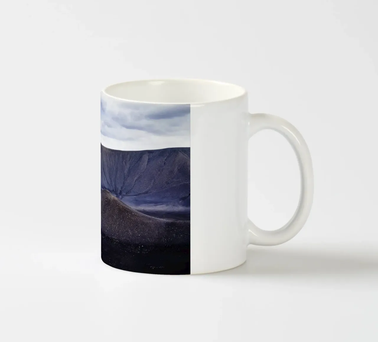 Paesaggio vulcanico Islanda tazza in ceramica da Simon Koy