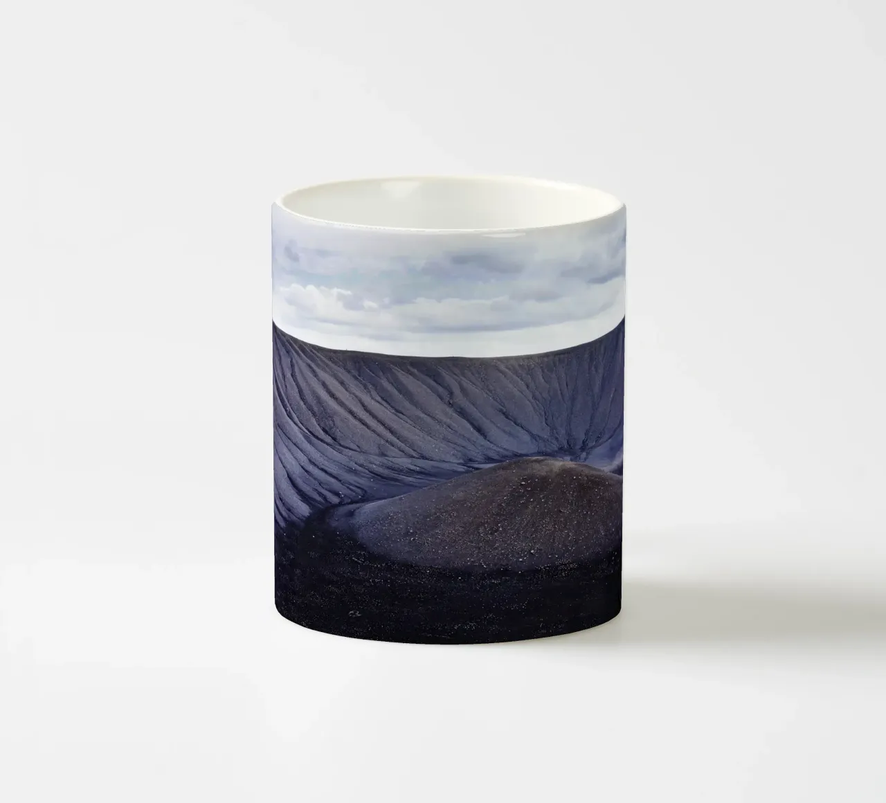 Paesaggio vulcanico Islanda tazza in ceramica da Simon Koy