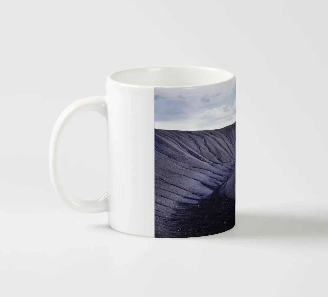 Paesaggio vulcanico Islanda tazza in ceramica da Simon Koy