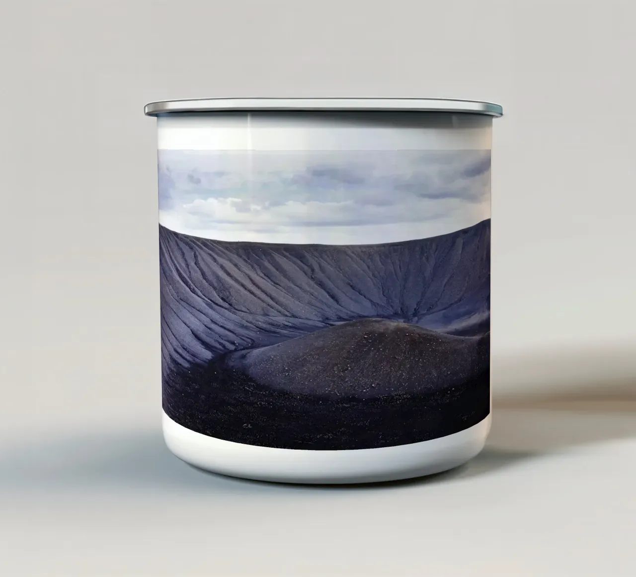 Paesaggio vulcanico Islanda tazza in smalto da Simon Koy