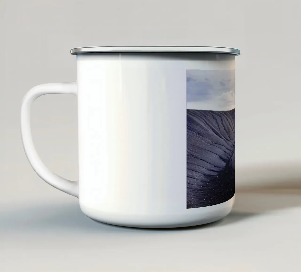Paesaggio vulcanico Islanda tazza in smalto da Simon Koy