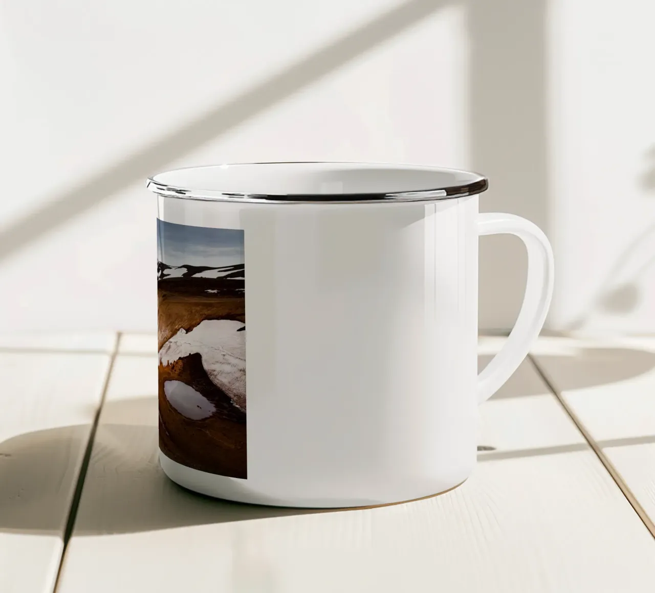 Paesaggio vulcanico Islanda tazza in smalto da Simon Koy