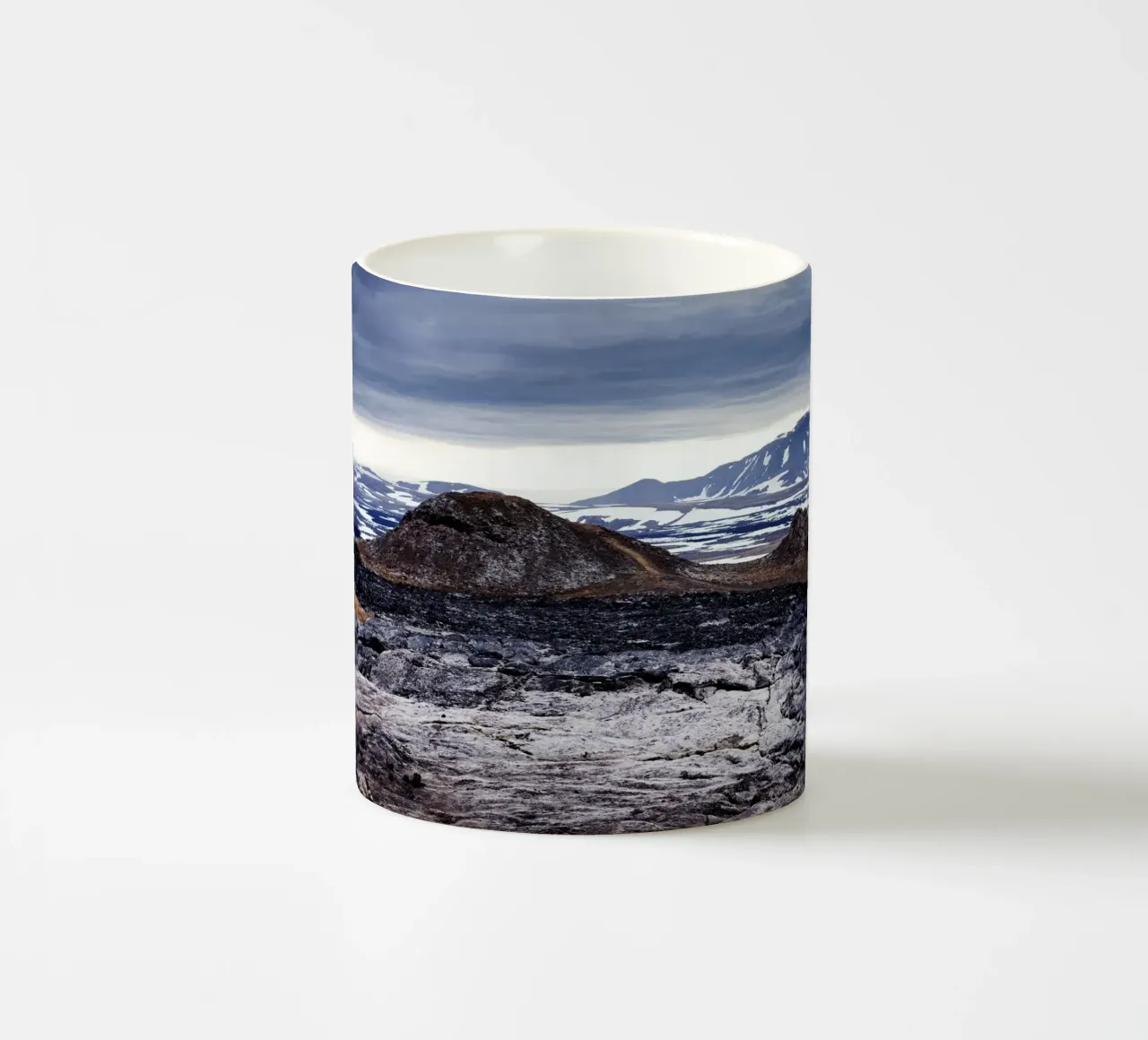 Vulkan in Island tazza in ceramica da Simon Koy