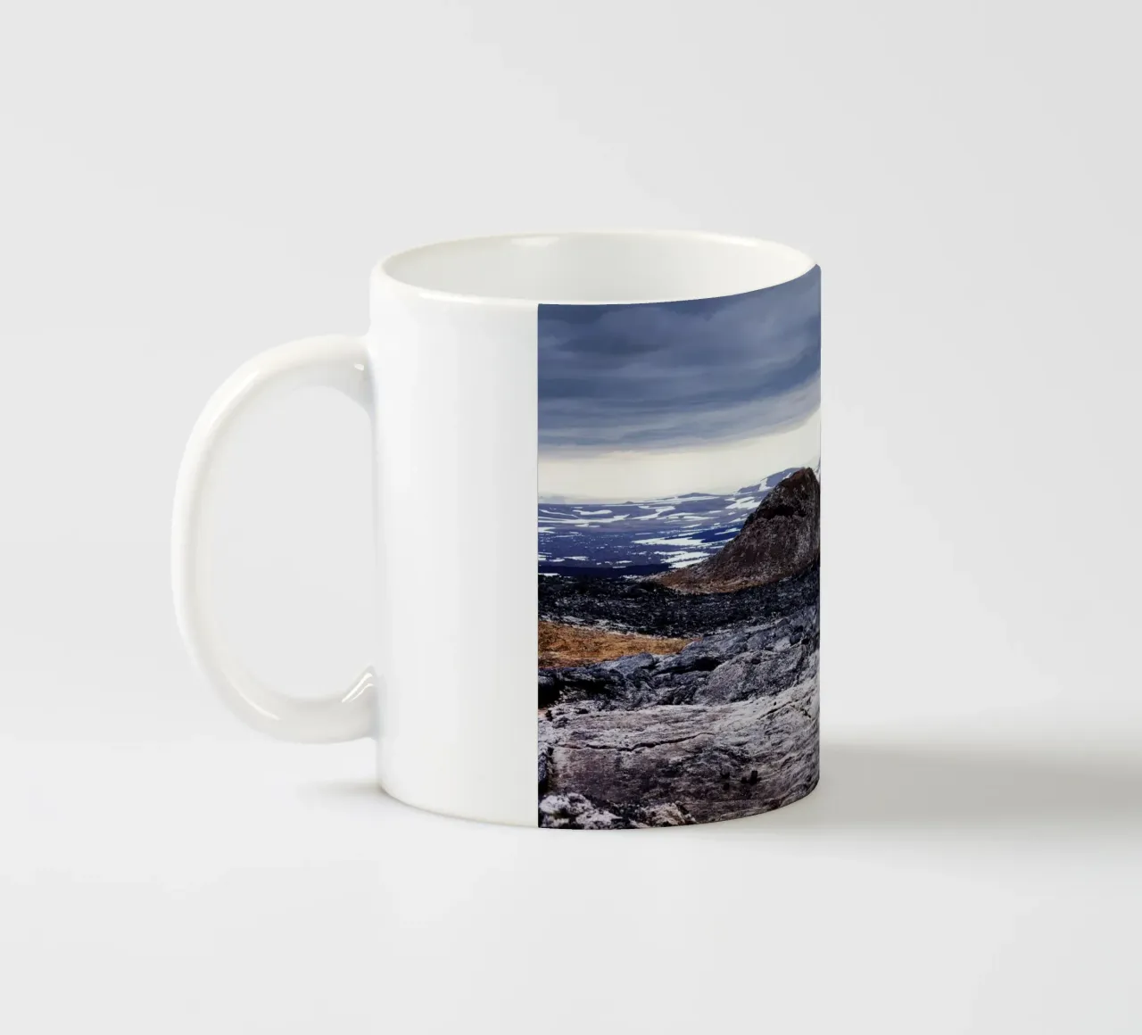 Vulkan in Island tazza in ceramica da Simon Koy