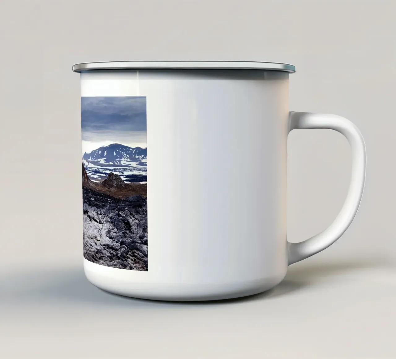 Vulkan in Island tazza in smalto da Simon Koy