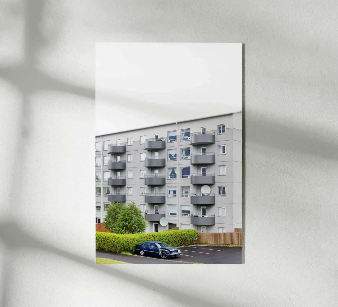 Auto in Islanda plexiglass da Simon Koy