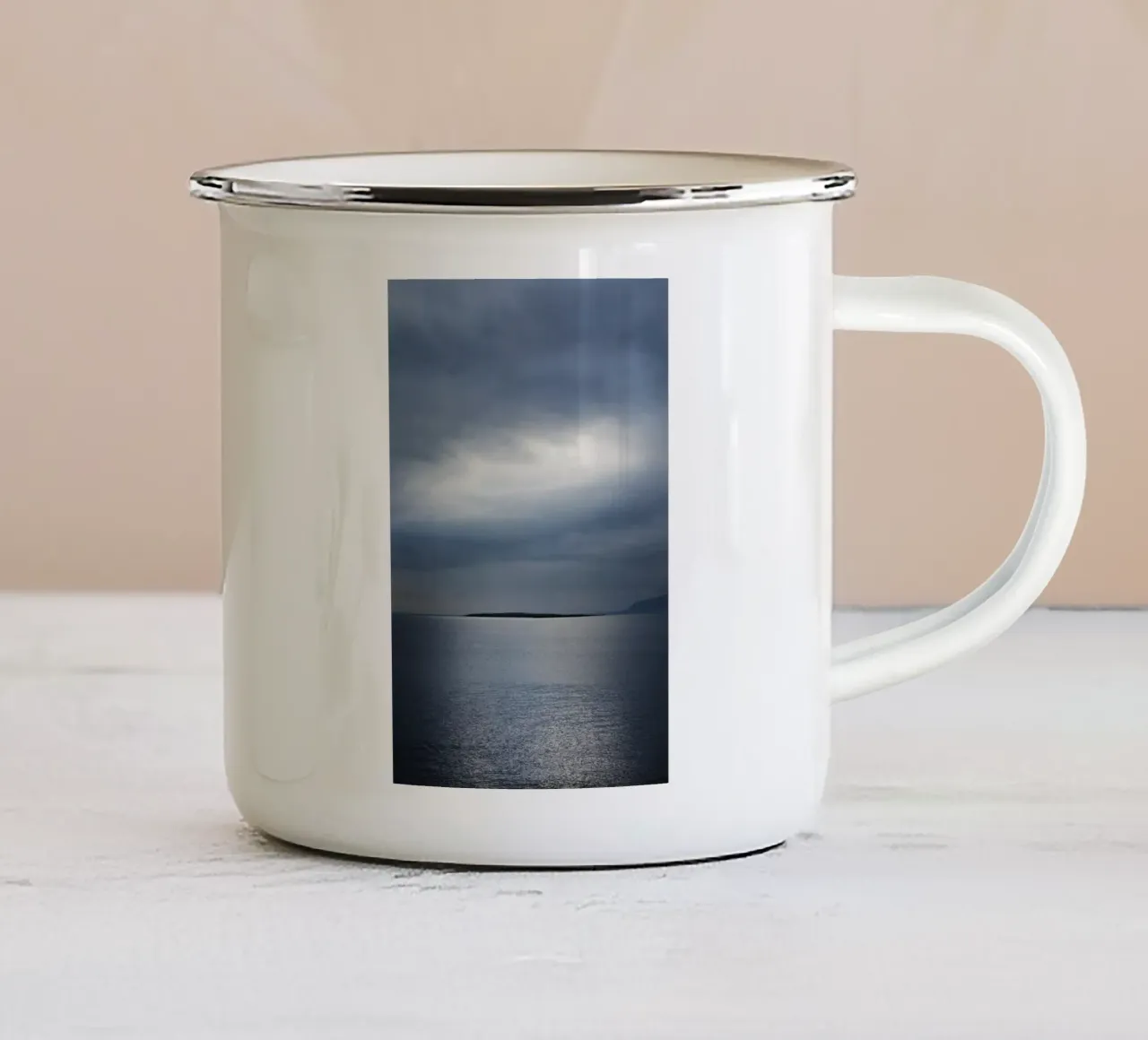 Amore in Islanda tazza in smalto da Simon Koy