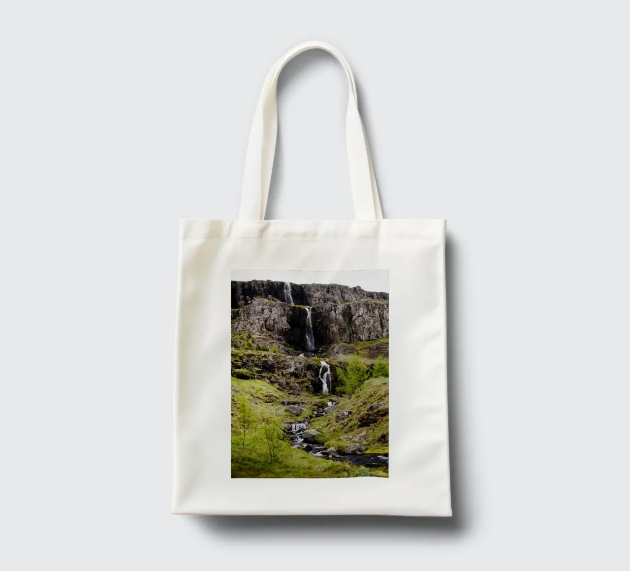 Cascata in Islanda borsa in juta da Simon Koy