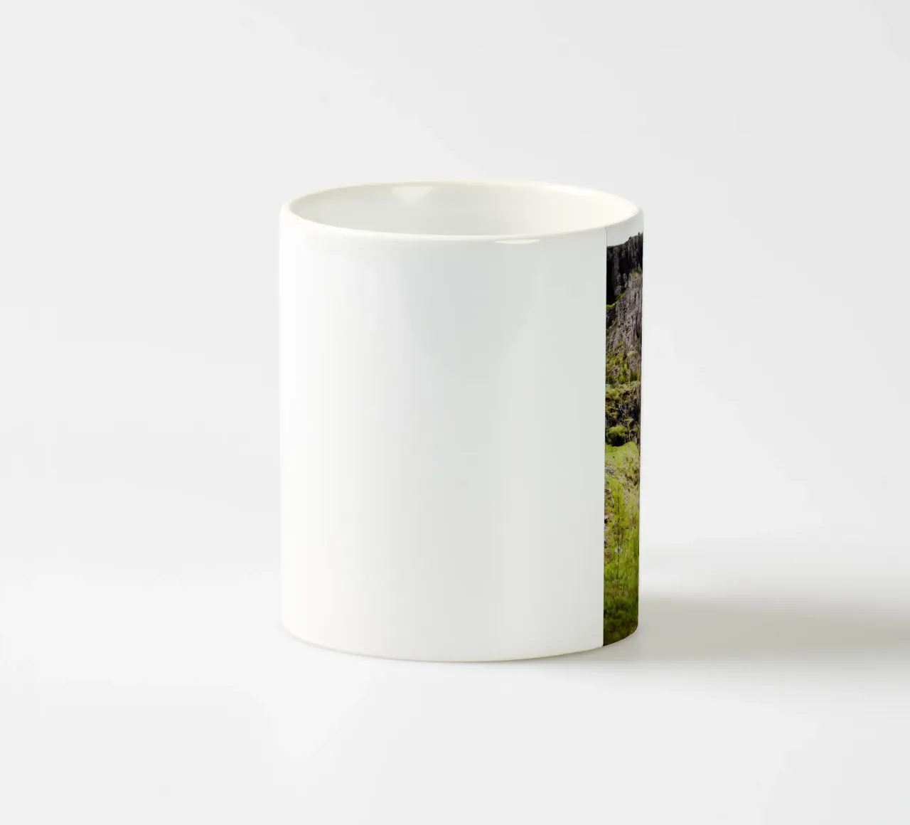 Cascata in Islanda tazza in ceramica da Simon Koy