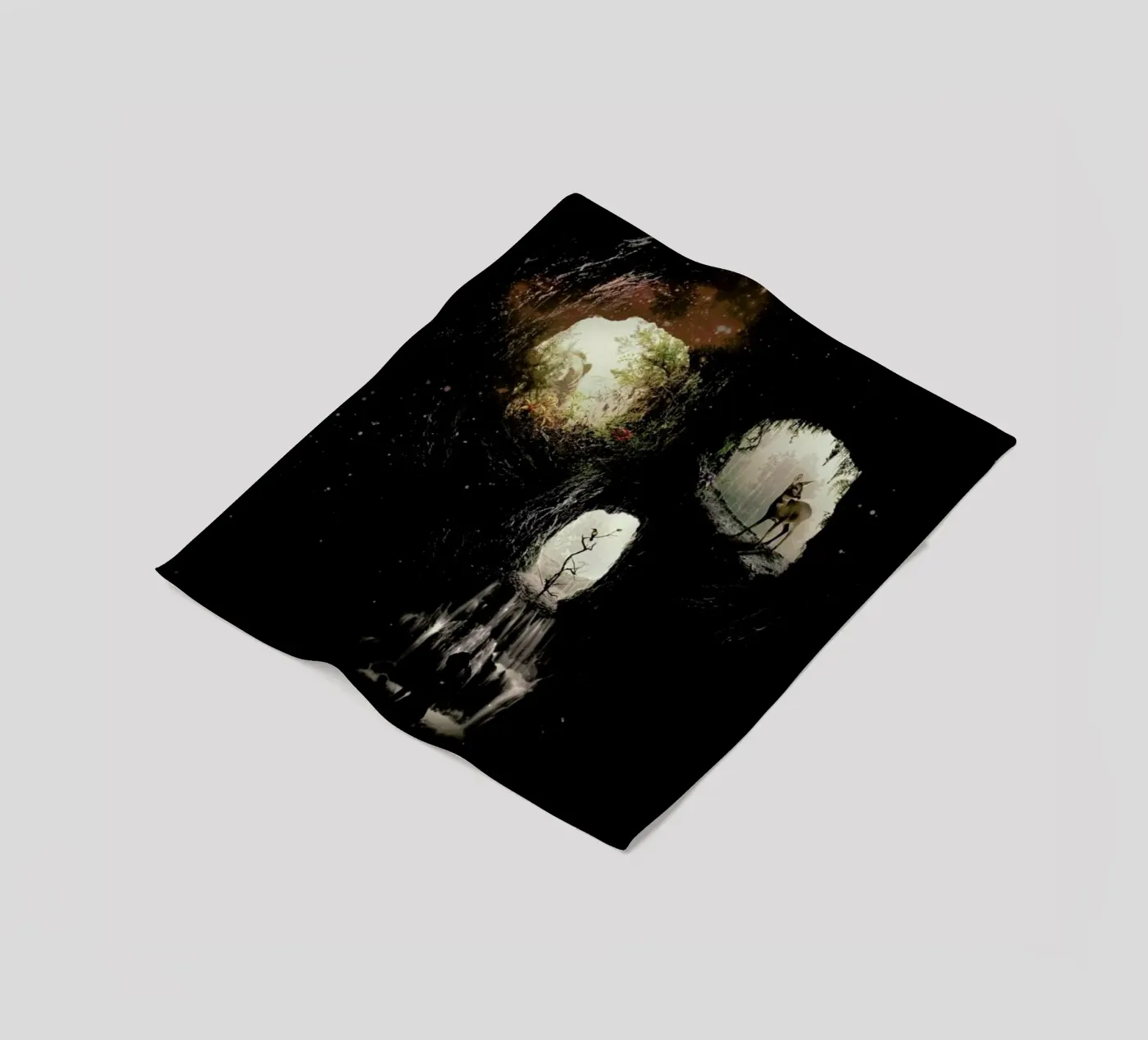 Cave Skull Fleecedecke von Ali Gulec