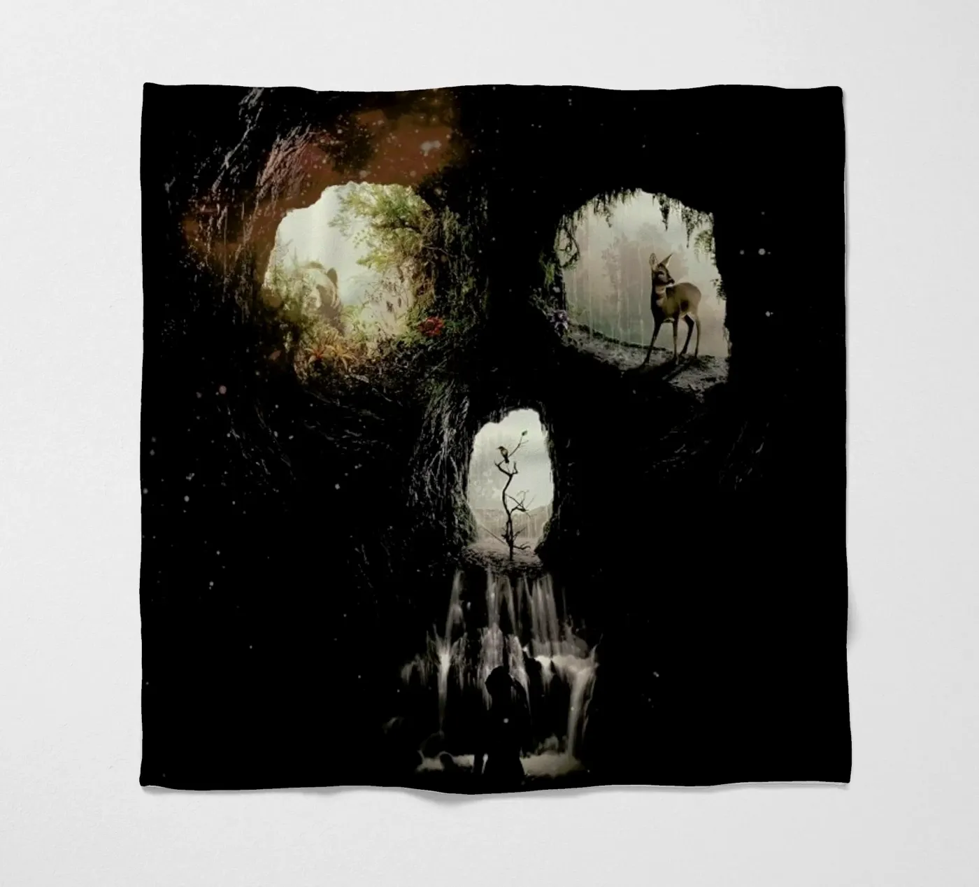 Cave Skull Fleecedecke von Ali Gulec