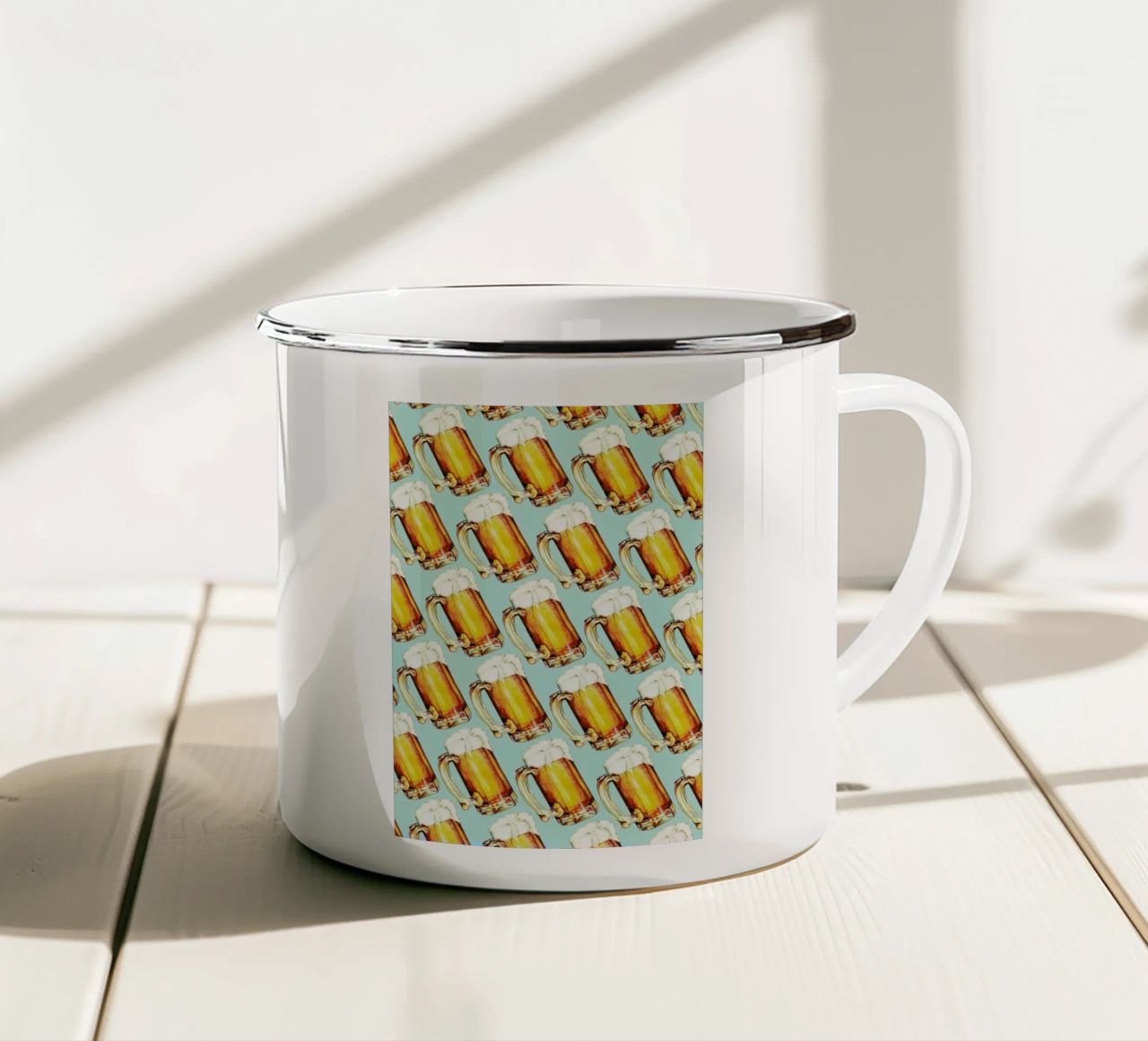 Beer Pattern tazza in smalto da Kelly Gilleran