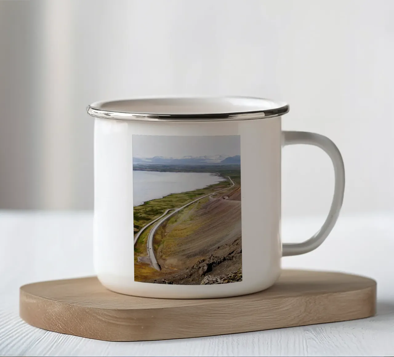 Strada in Islanda tazza in smalto da Simon Koy