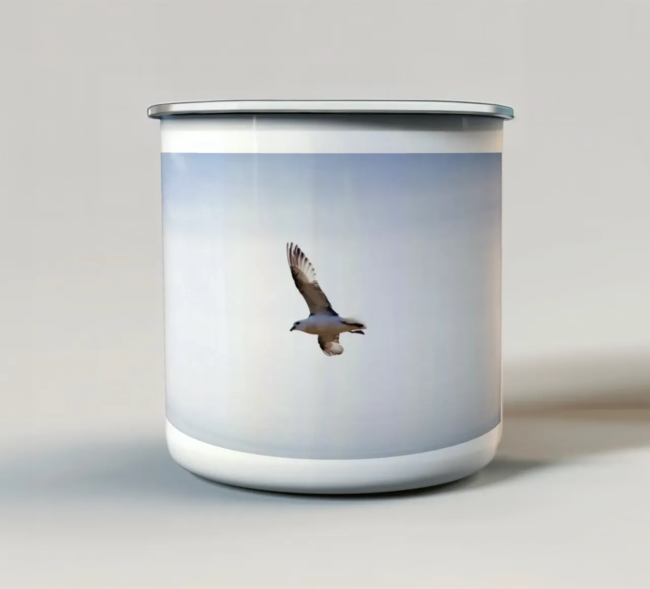 Gabbiano in Islanda tazza in smalto da Simon Koy
