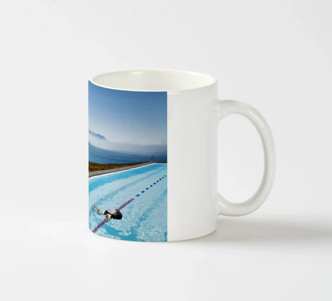 Piscina all'aperto in Islanda tazza in ceramica da Simon Koy
