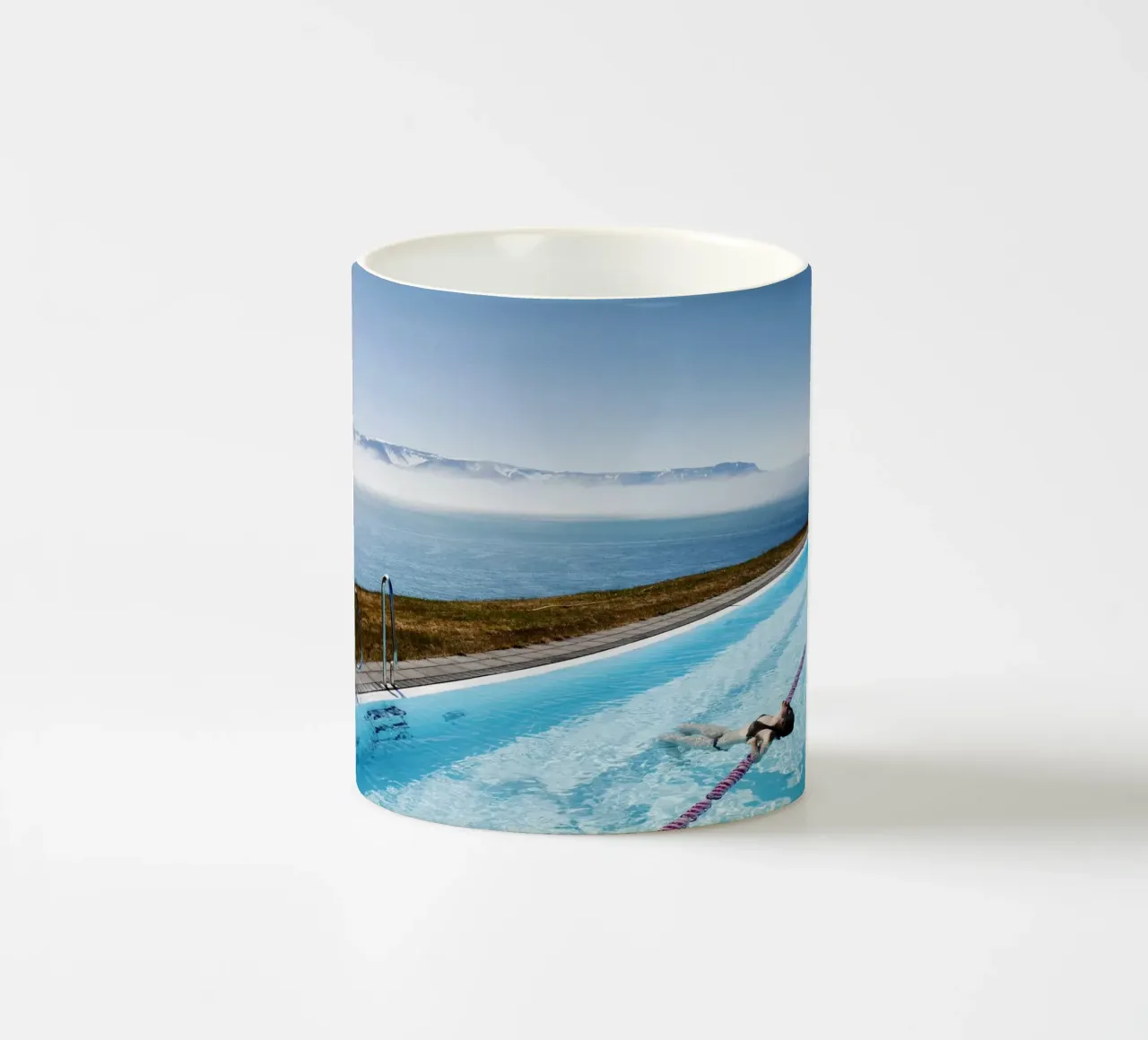 Piscina all'aperto in Islanda tazza in ceramica da Simon Koy