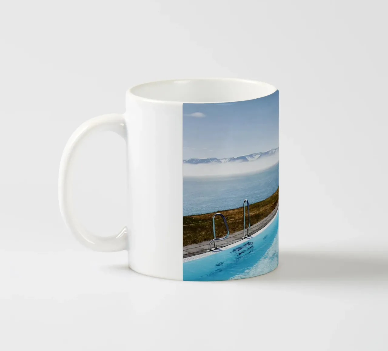 Piscina all'aperto in Islanda tazza in ceramica da Simon Koy