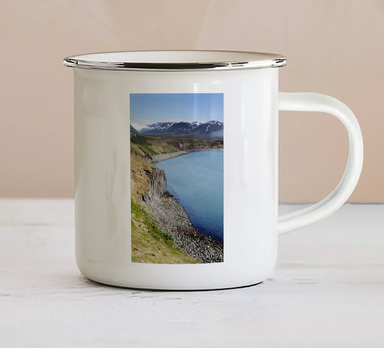 Meer in Island emaille mok van Simon Koy